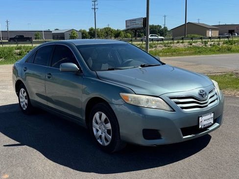 Used 2010 Toyota Camry LE FWD image 32