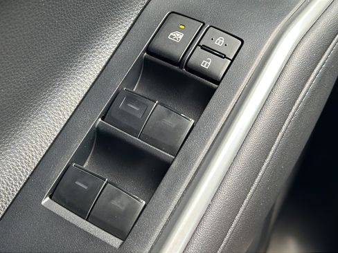 Used 2023 Toyota Highlander XLE FWD image 20