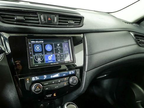 Used 2017 Nissan Rogue SV AWD/4WD image 12