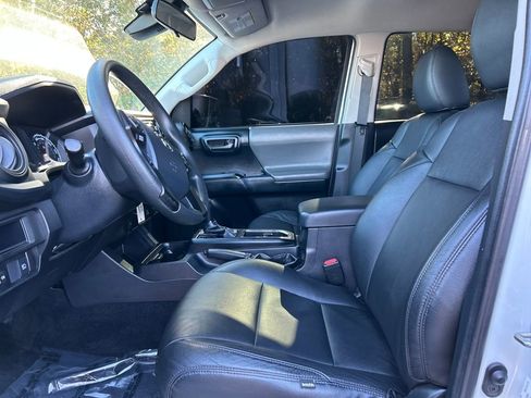 Used 2019 Toyota Tacoma SR5 image 14