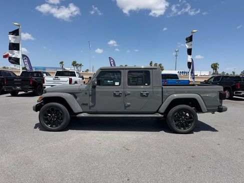 Used 2022 Jeep Gladiator Overland AWD/4WD image 8