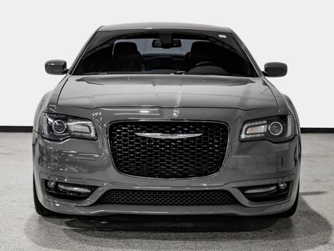 Used 2017 Chrysler 300 S w/ S Model Appearance Package RWD image 3