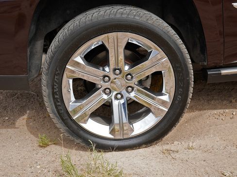 Used 2017 Cadillac Escalade ESV Premium Luxury image 3