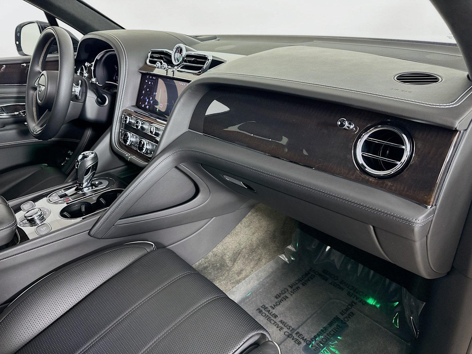 Used 2022 Bentley Bentayga AWD/4WD image 2