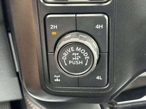 Used 2024 Ford F350 Platinum w/ Tremor Off-Road Package AWD/4WD image 28