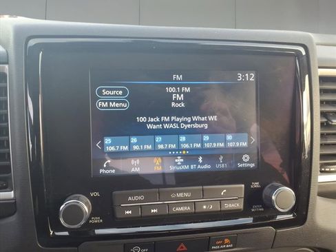 Used 2024 Nissan Frontier SV image 17