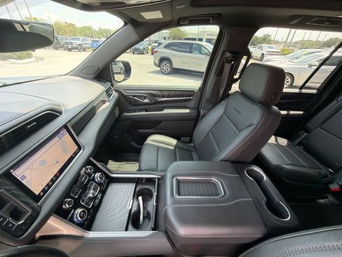 Certified 2021 GMC Yukon XL Denali w/ Denali Premium Package AWD/4WD image 13