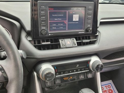 Used 2021 Toyota RAV4 XLE Premium image 20