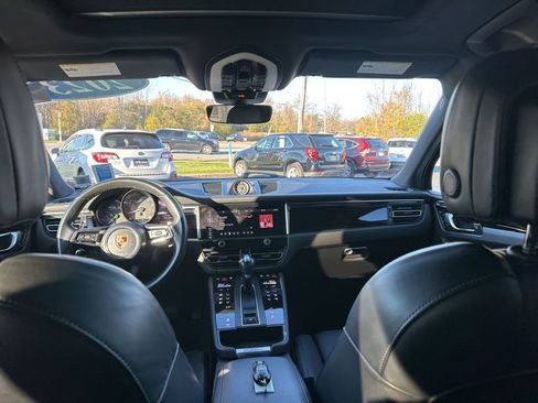 Used 2023 Porsche Macan image 29