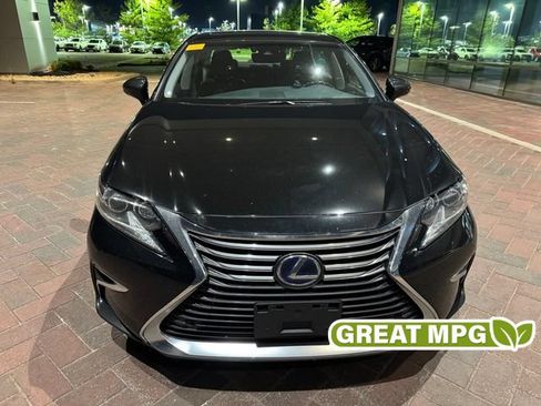 Used 2017 Lexus ES 300h w/ Luxury Package FWD image 1