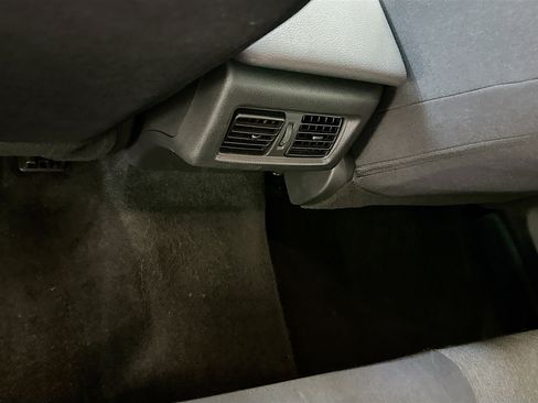 Used 2025 Toyota Camry LE image 28