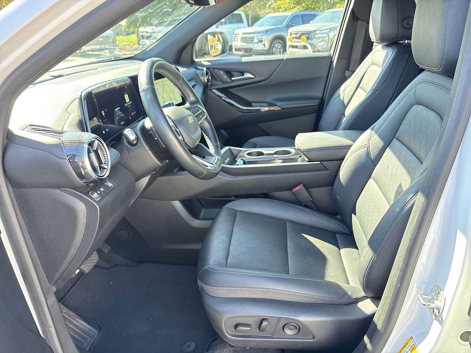 Used 2025 Chevrolet Equinox LT w/ Convenience Package II FWD image 19