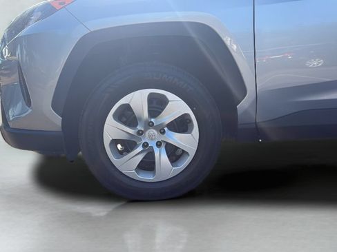 Used 2021 Toyota RAV4 LE FWD image 11