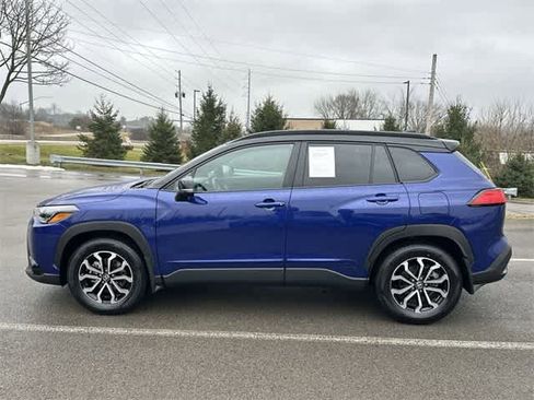 Used 2023 Toyota Corolla Cross SE image 2