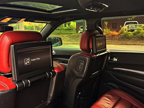 Used 2018 Dodge Durango SRT w/ Technology Group AWD/4WD image 11