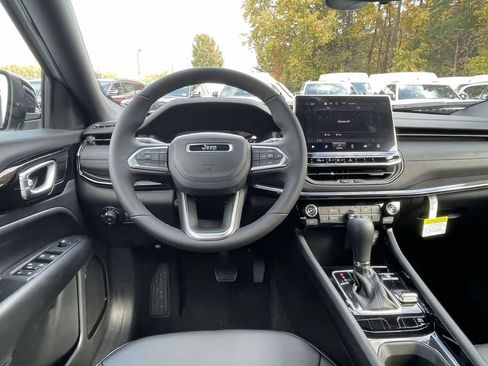 New 2026 Jeep Compass Latitude image 21