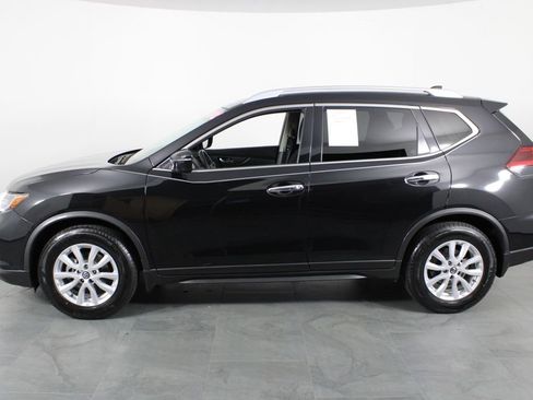 Used 2018 Nissan Rogue SV image 11