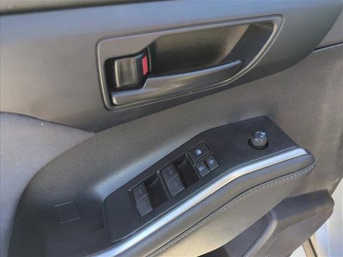 Used 2022 Toyota Highlander LE image 8