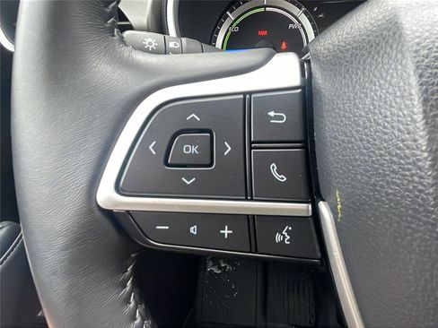Used 2025 Toyota Highlander XLE image 22