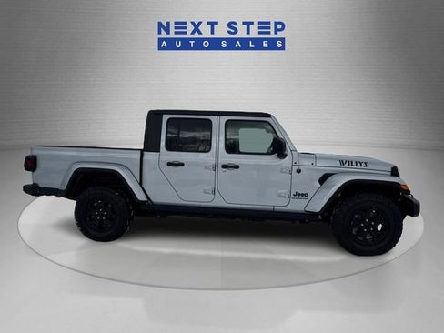 Used 2022 Jeep Gladiator Willys image 8