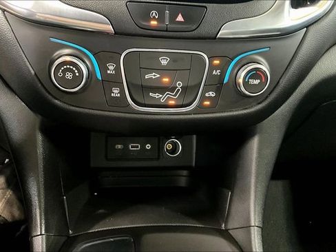 Used 2022 Chevrolet Equinox LT FWD image 14