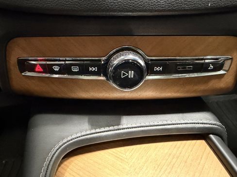 Used 2020 Volvo XC90 T6 Inscription w/ Protection Package Premier image 16