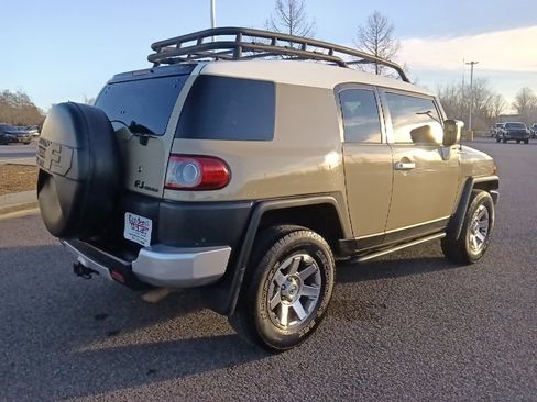 Used 2014 Toyota FJ Cruiser 4WD image 3