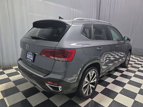 Used 2022 Volkswagen Taos SE image 4