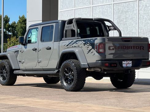 Used 2021 Jeep Gladiator Sport image 6