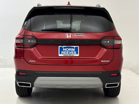New 2025 Honda Pilot Touring image 8