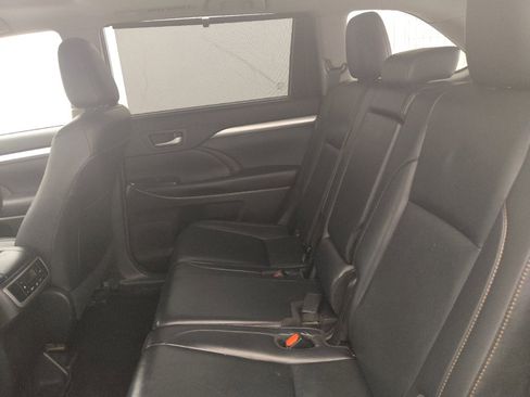 Used 2019 Toyota Highlander XLE AWD/4WD image 18