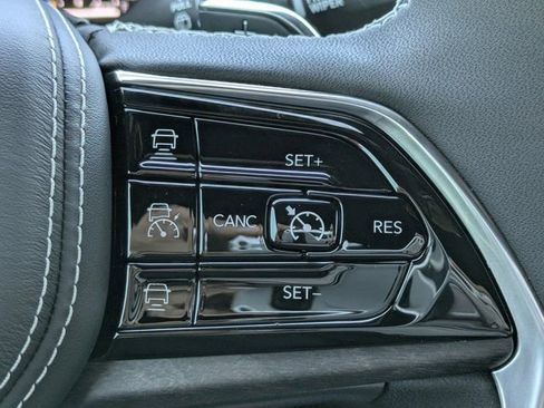 New 2025 Jeep Grand Cherokee Overland w/ Luxury Tech Group IV image 23