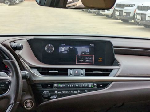 Used 2019 Lexus ES 350 ES 350 Luxury w/ Premium Package image 18