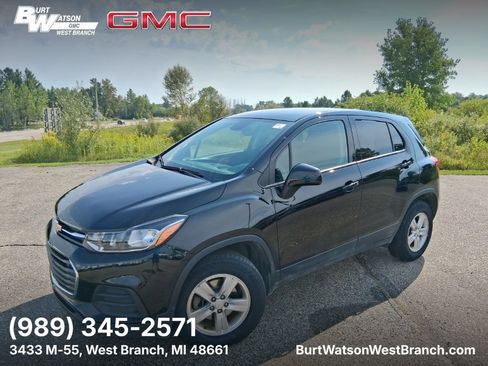 Used 2022 Chevrolet Trax LS w/ Tint and Cruise Package AWD/4WD image 1