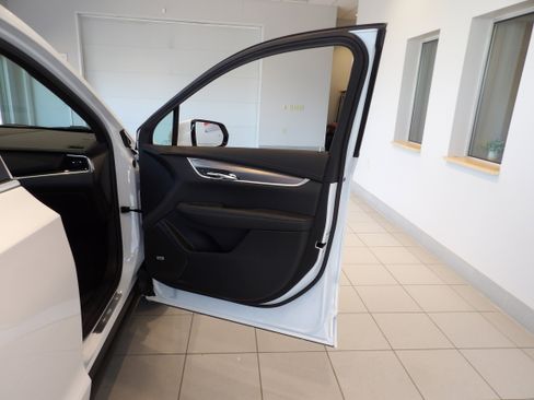 Used 2025 Cadillac XT6 Luxury AWD/4WD image 26