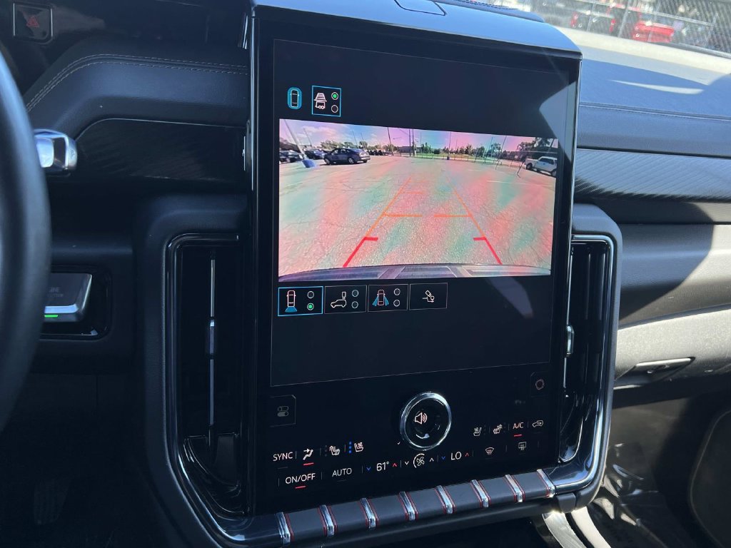 Used 2025 GMC Yukon XL AT4 AWD/4WD image 23