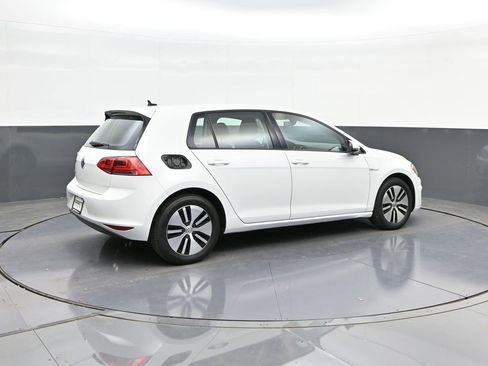 Used 2016 Volkswagen e-Golf SE w/ DC Fast Charging Package image 15