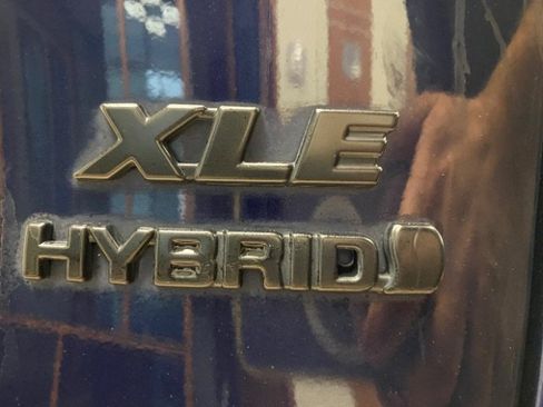 Used 2022 Toyota RAV4 XLE Premium AWD/4WD image 24