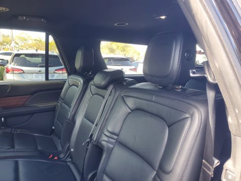 Used 2019 Lincoln Navigator Select w/ Technology Package image 13