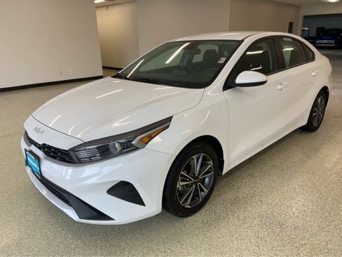 Used 2024 Kia Forte LXS image 2