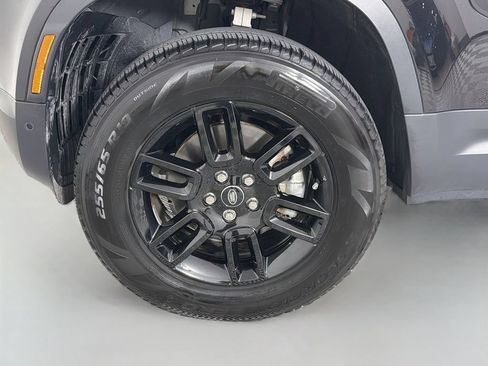 Used 2025 Land Rover Defender 110 S AWD/4WD image 34