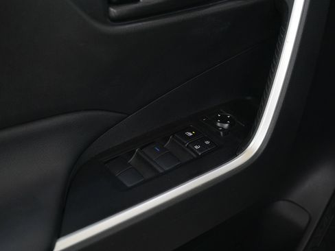 Used 2021 Toyota RAV4 LE AWD/4WD image 21