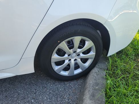 Used 2023 Toyota Corolla LE FWD image 22