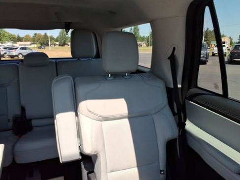 Used 2025 Ford Expedition Platinum w/ Driver's Package AWD/4WD image 15