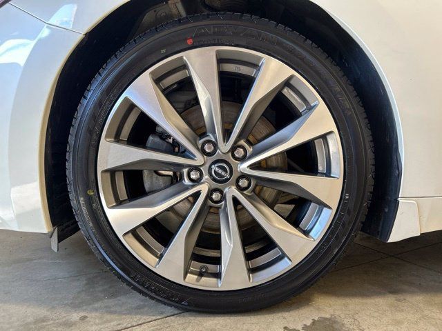 Used 2023 Nissan Maxima Platinum w/ Sport Mat Group FWD image 10