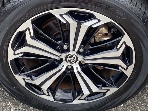 Used 2022 Toyota RAV4 XSE w/ Premium Package image 31