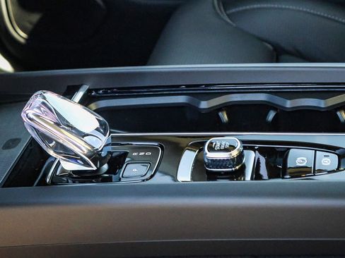 New 2026 Volvo XC60 B5 Ultra w/ Climate Package image 30