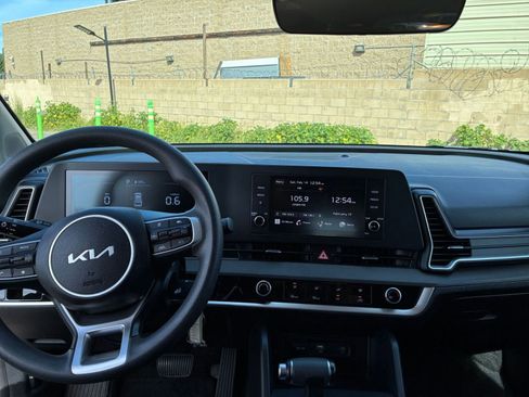 Used 2025 Kia Sportage LX image 33