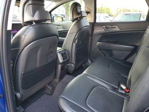 Used 2025 Kia Sportage SX image 9