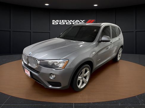 Used 2017 BMW X3 xDrive28i AWD/4WD image 2